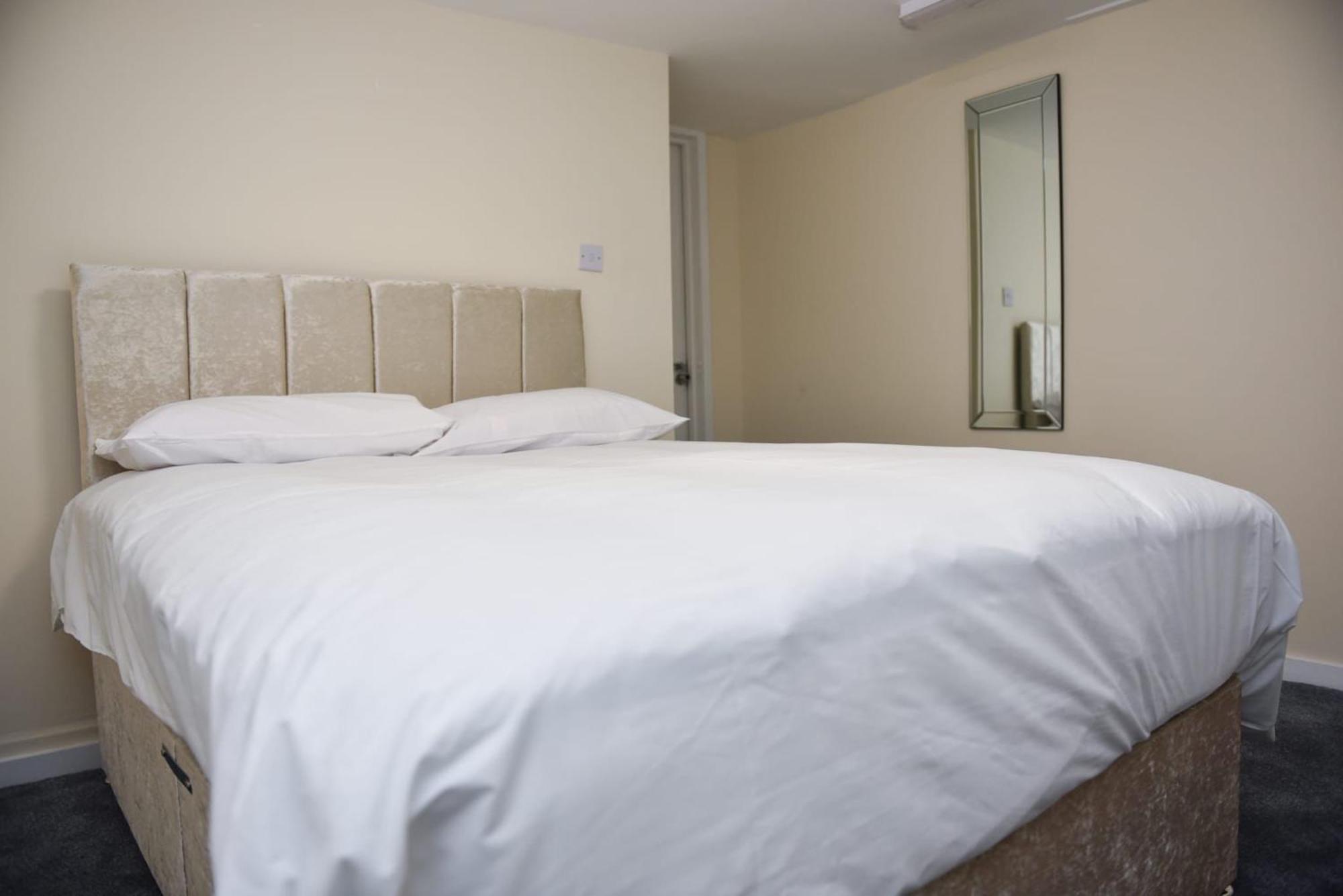Zaheer'S Hotel Baldock Ngoại thất bức ảnh