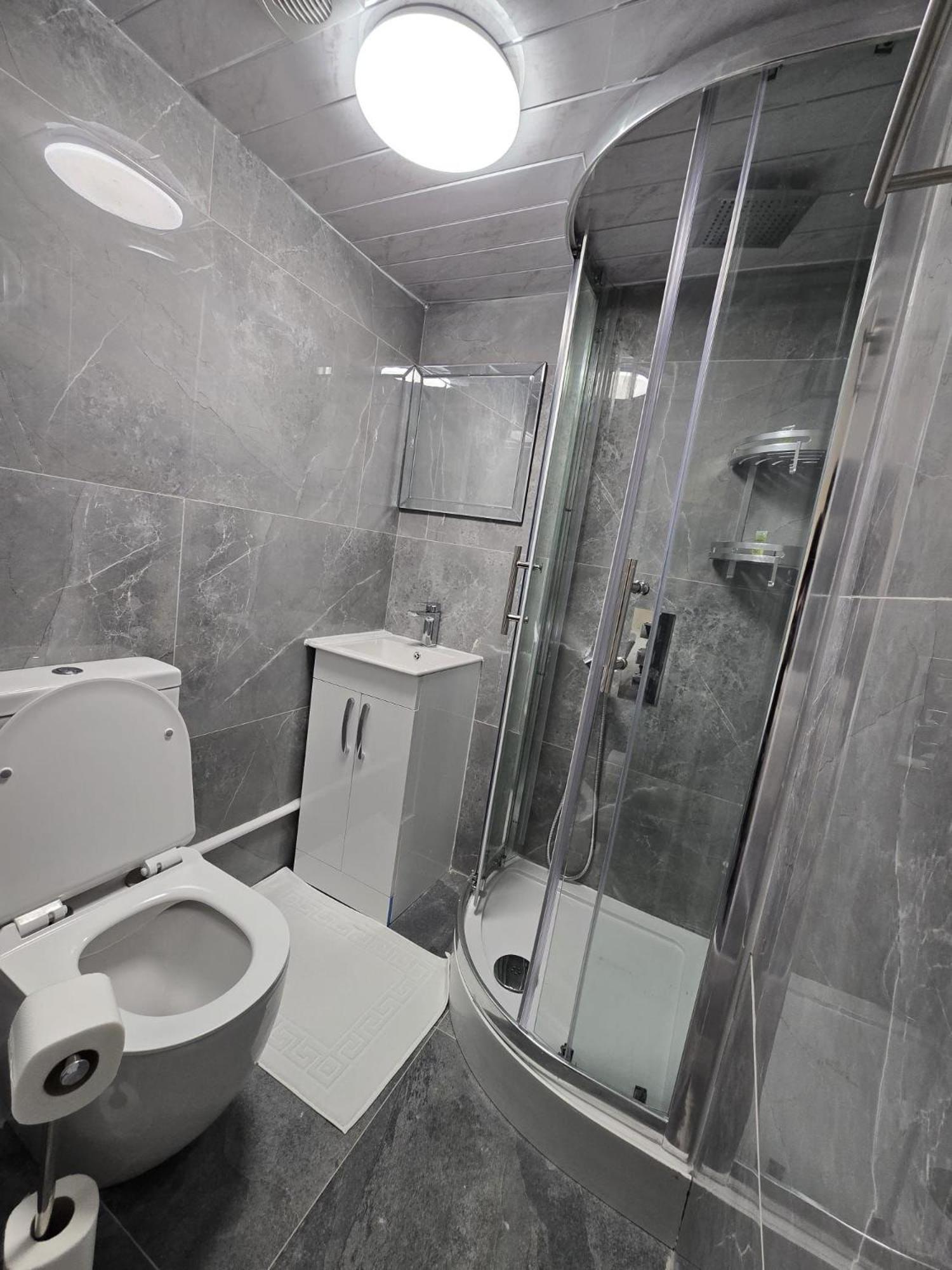 Zaheer'S Hotel Baldock Ngoại thất bức ảnh