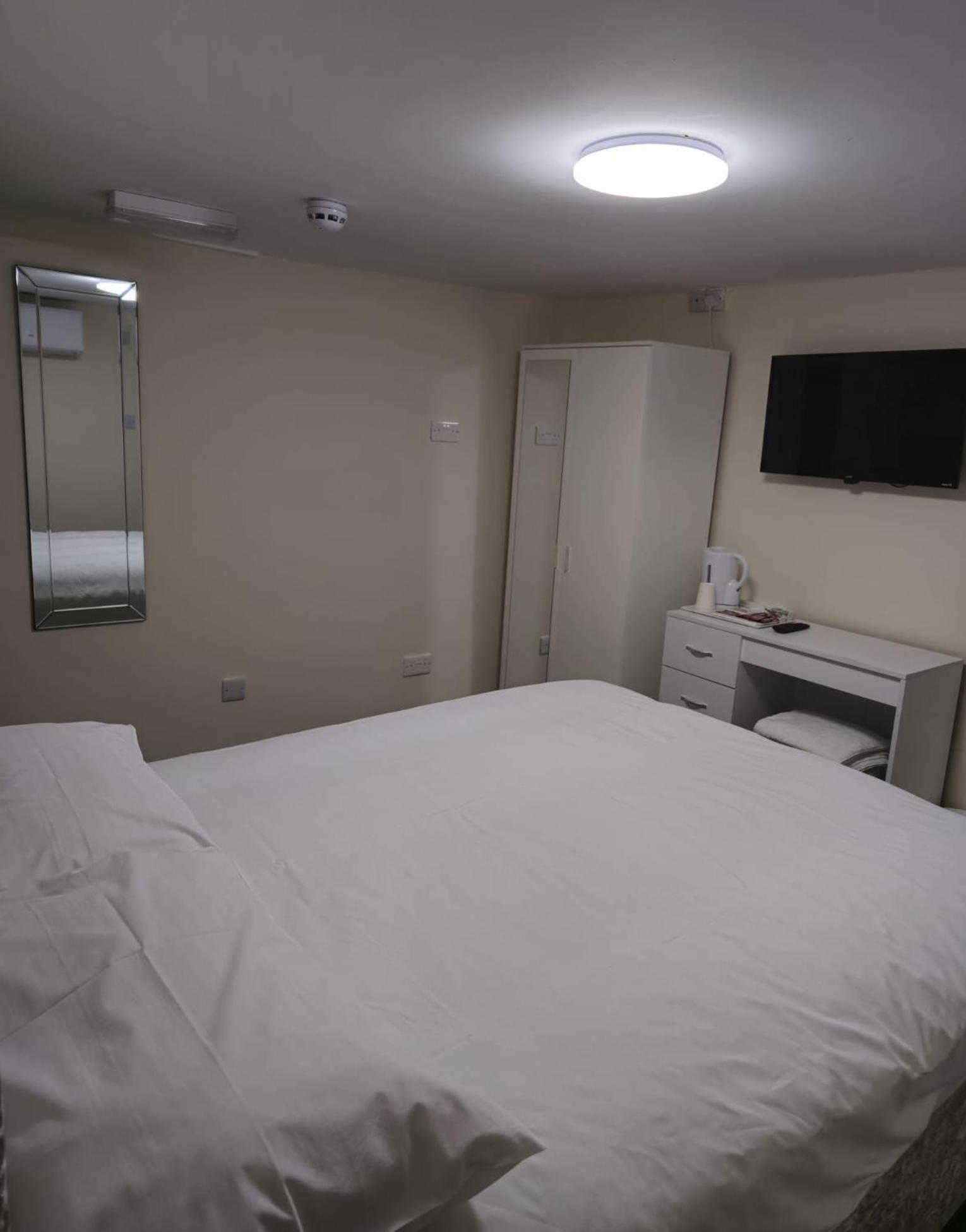 Zaheer'S Hotel Baldock Ngoại thất bức ảnh